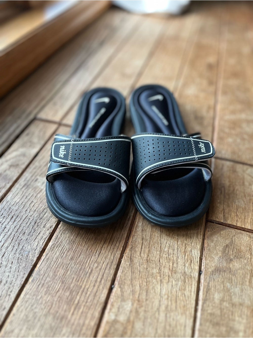 Footwear - Slides